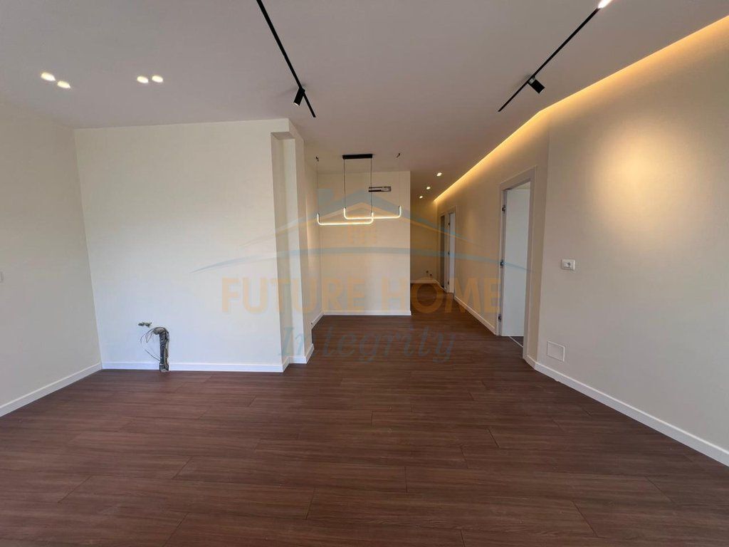 Shitet, Apartament 2+1, Brryli, Tiranë.