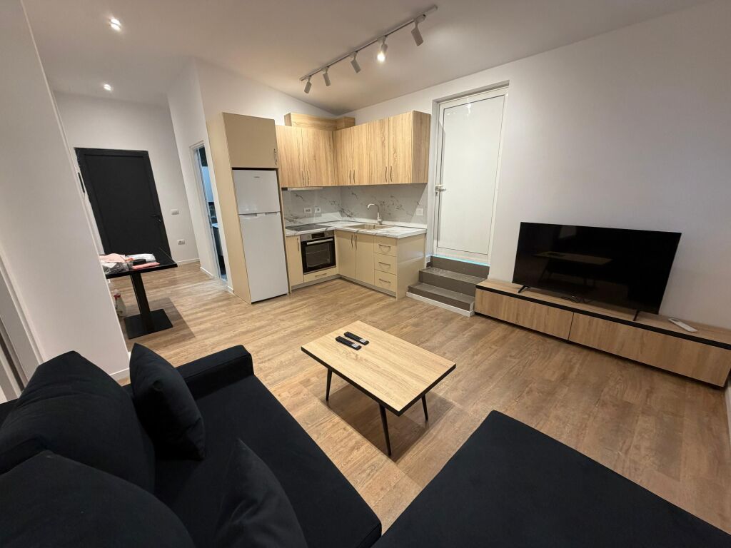 🏡 Jepet me qira 1+1, 📍 Përballë Delijorgji, tek Karburant Kastrati