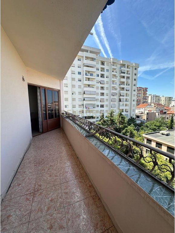 Apartament 2+1+2 Me Qira te Tregu fruta perimeve, Durrës - 450€ | 138 m²