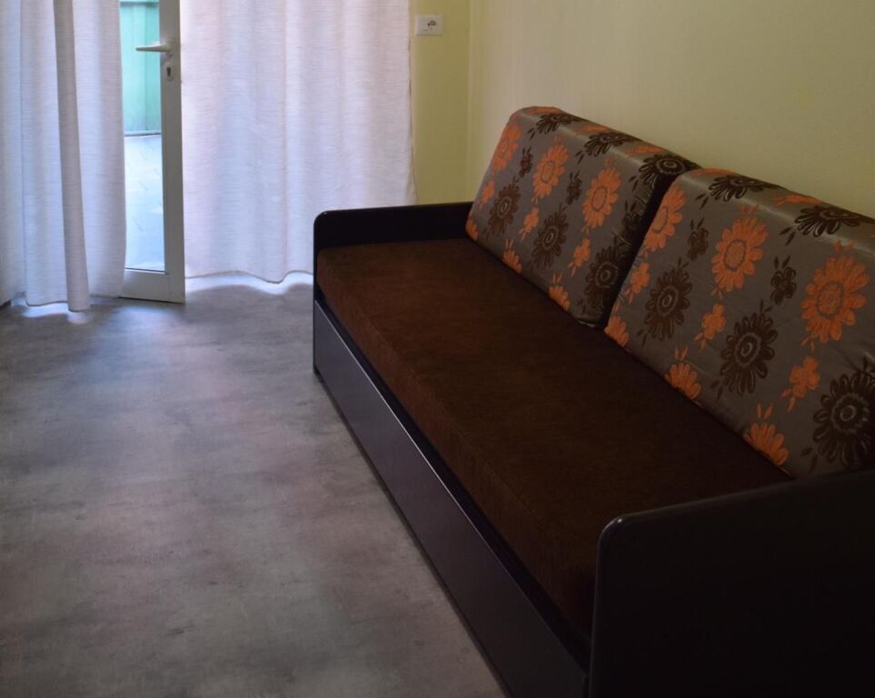 1+1,kat vile,450 mije leke,pazari i ri