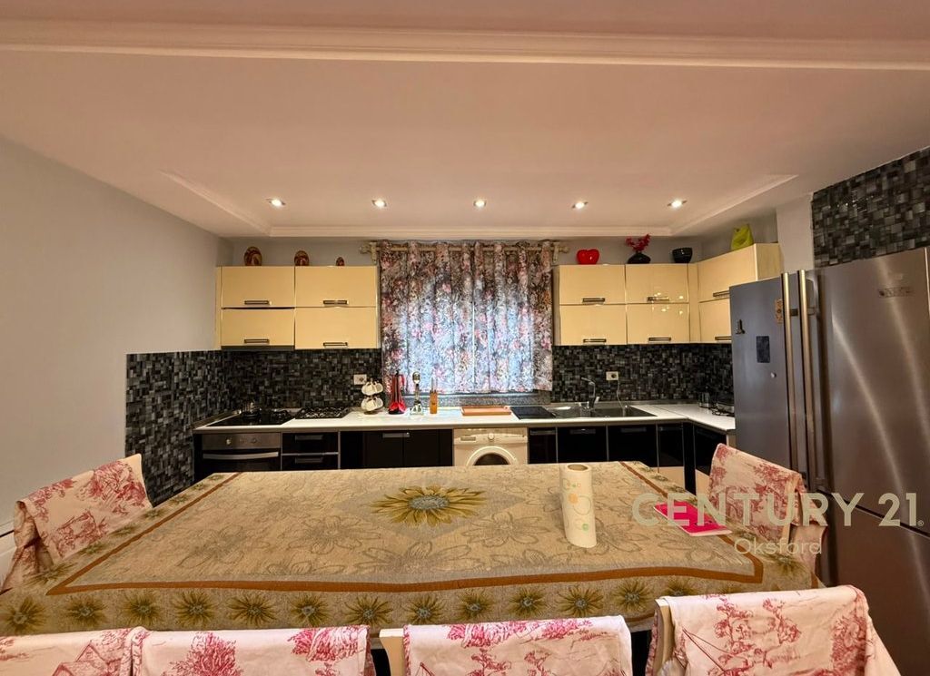OKAZION!!! Apartament 2+1 per shitje buze rruges Dritan Hoxha