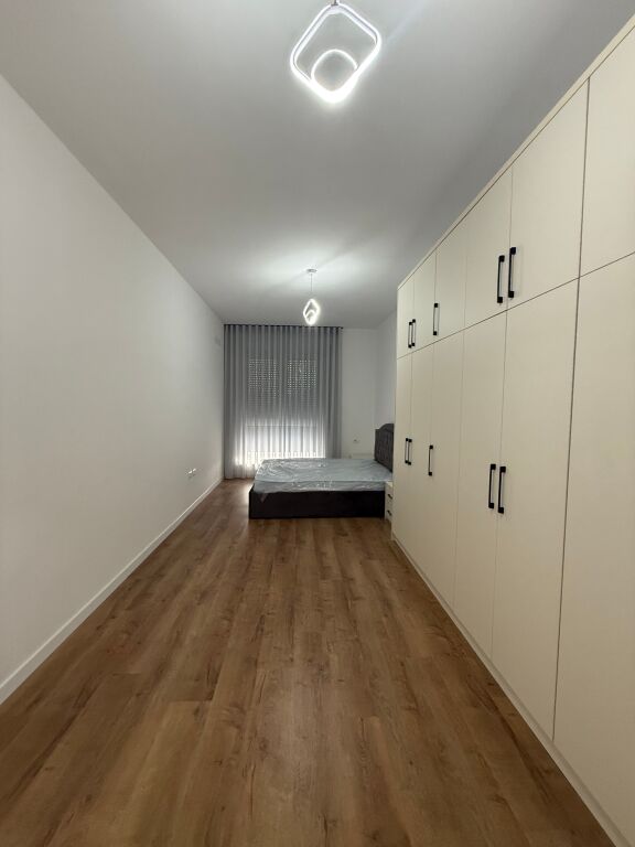 Apartament 2+1 per qera rruga 5 maj