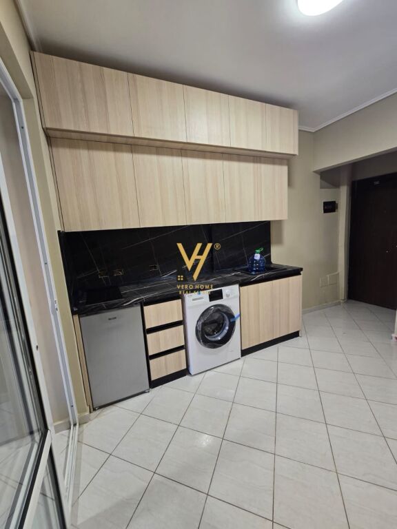 JEPET GARSONIERE 40 M2 ME QERA TE MOZAIKU TIRANES 50.000 LEKE