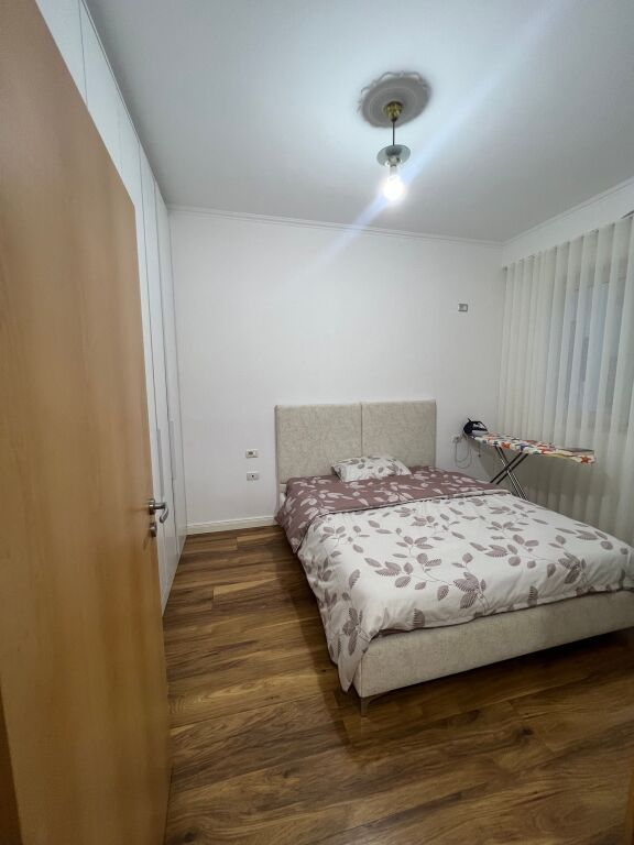 Jepet me qira apartament 2+1 i mobiluar