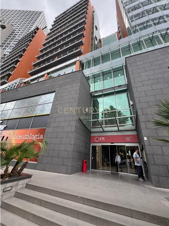 QENDRA TREGTARE ETC, AMBIENT COMERCIAL PER QIRA