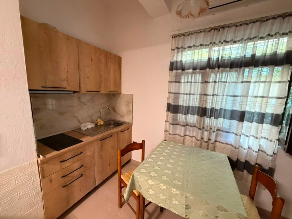 🏡 Apartment 1+1 for Rent on the First Floor of a Private House – Beach Entrance, near the Train Tracks