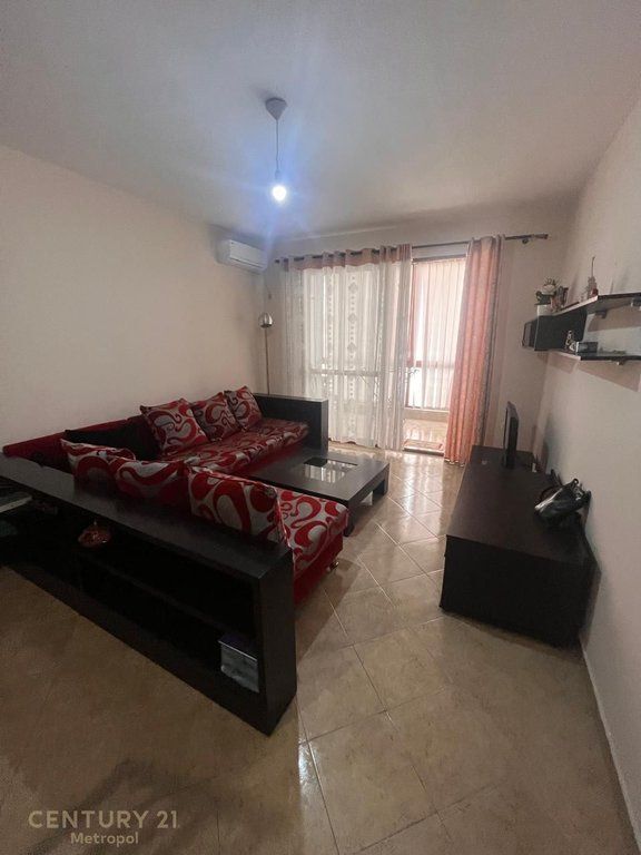 Shitet apartament 2+1 në zonën e Yzberishtit!