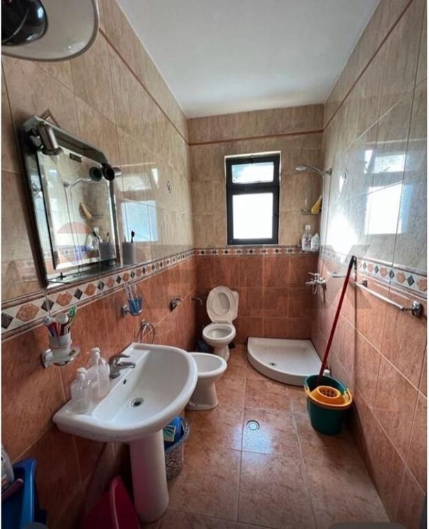 Shitet Apartament 2+1+2+P,Shkolla Mihal Grameno