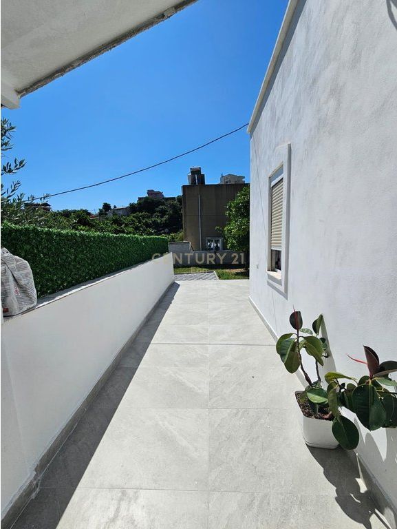 SHTEPI PRIVATE TE LAGJA RE PER SHITJE DURRES !