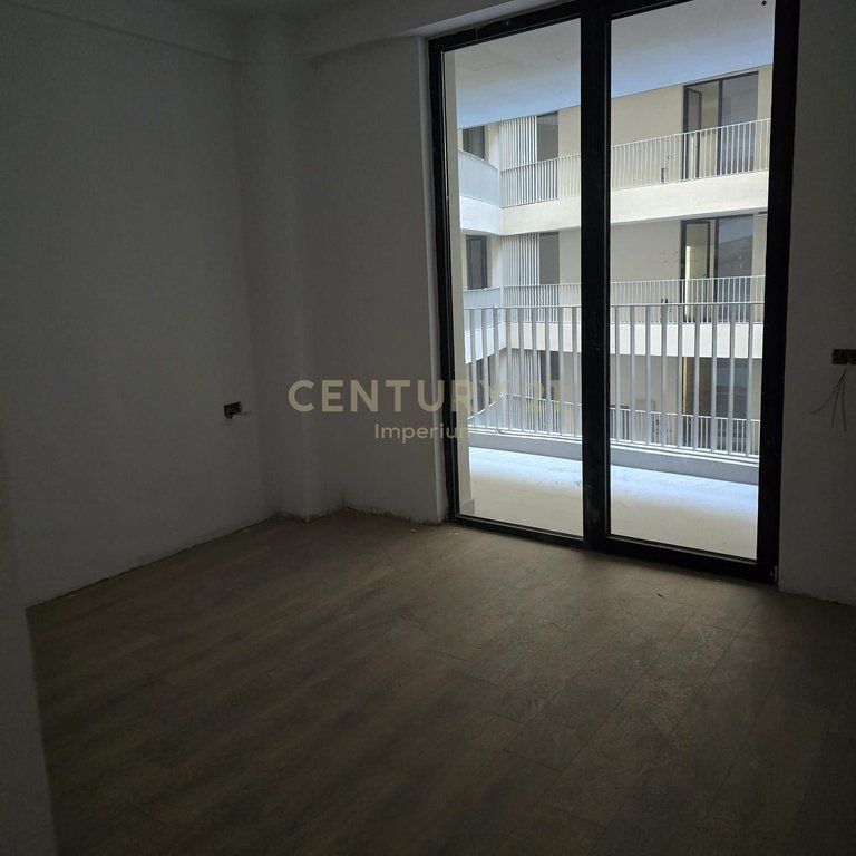 Apartament 2+1+2 me vend parkimi për qira – Ideal për zyra/ biznese të ndryshme
