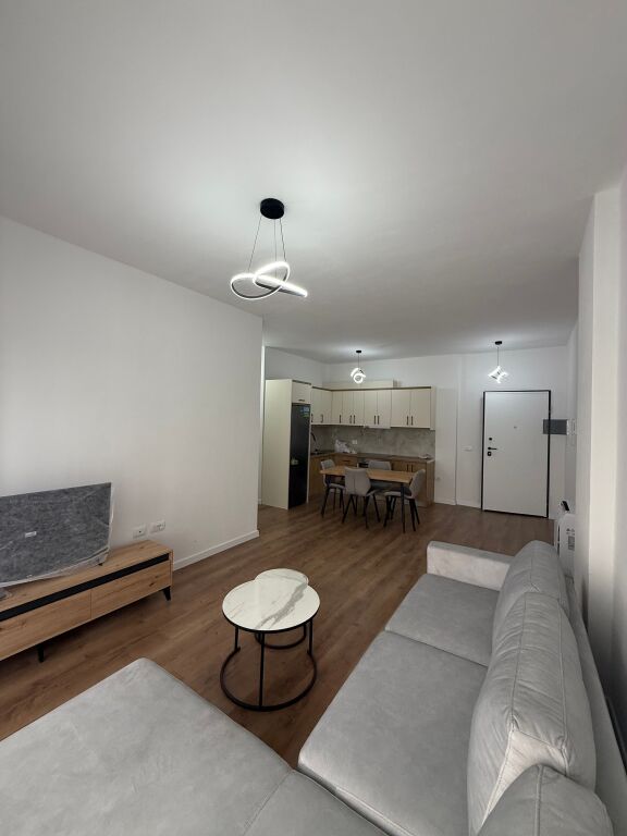 Apartament 2+1 per qera rruga 5 maj