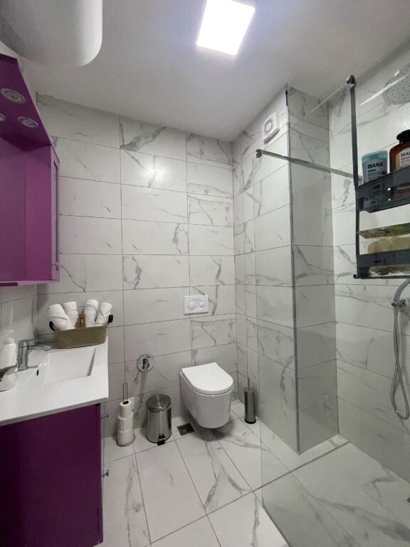Rent | Apartament 1 + 1 | QENDER — Rruga Mine Peza | 750 €/month