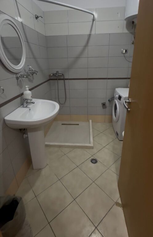 Jepet me qira apartament 2+1 i mobiluar