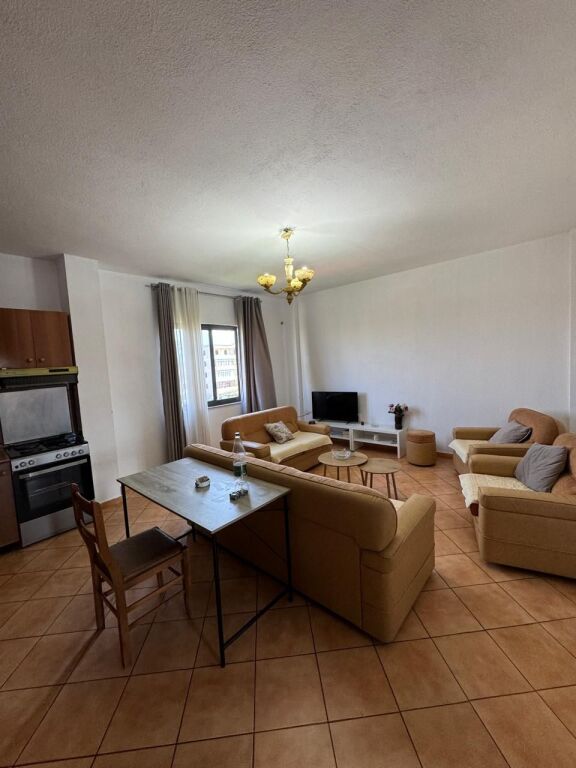 🏢Laprake, behind the Military Hospital, a 2+1 apartment, furnished, 45,000 Leke, is for rent.