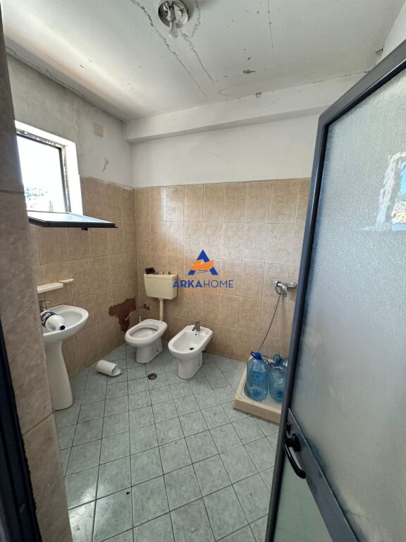 SI AFFITTO EDIFICIO DI 4 PIANI IN "RRUGA ELBASANIT" 50.000 LEKE