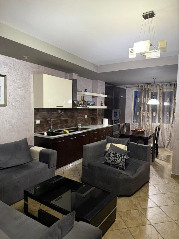 Apartament 2+1 Per Qira Tek Rruga E Kavajes! 600 € /Muaj