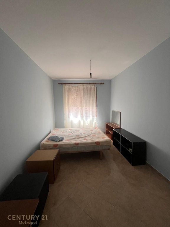 Shitet apartament 2+1 në zonën e Yzberishtit!