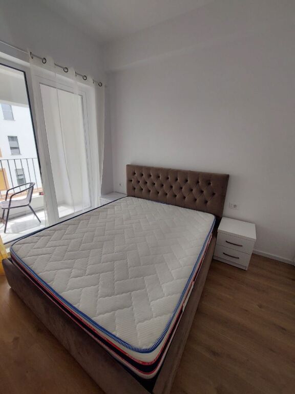 jepet me qira apartament 1+1, Ali Dem  
