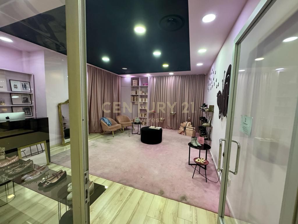 QENDRA TREGTARE ETC, AMBIENT COMERCIAL PER QIRA
