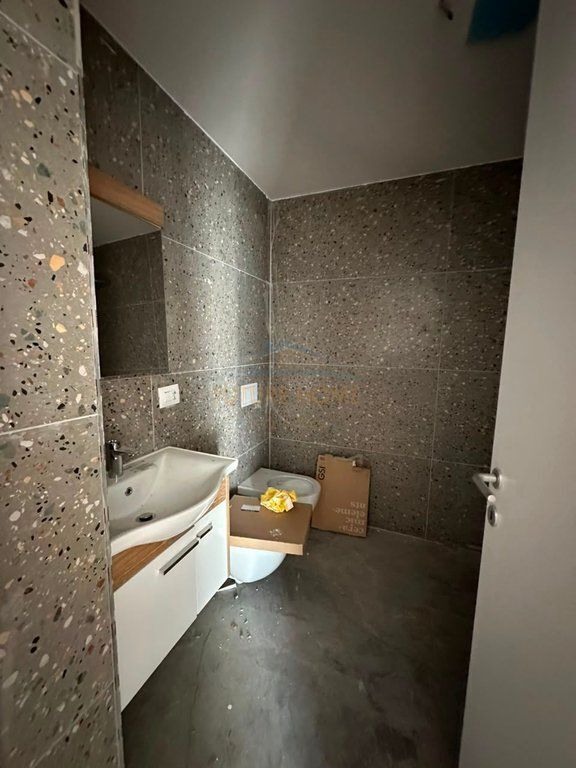 Shitet, Apartament 2+1+2+Post Parkimi,Ish Dogana,Tirane
