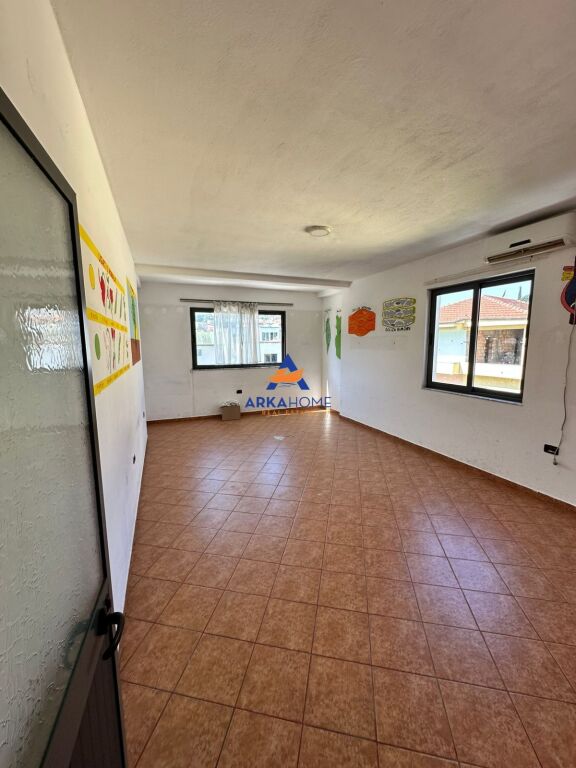 SI AFFITTO EDIFICIO DI 4 PIANI IN "RRUGA ELBASANIT" 50.000 LEKE