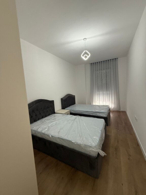 Apartament 2+1 per qera rruga 5 maj