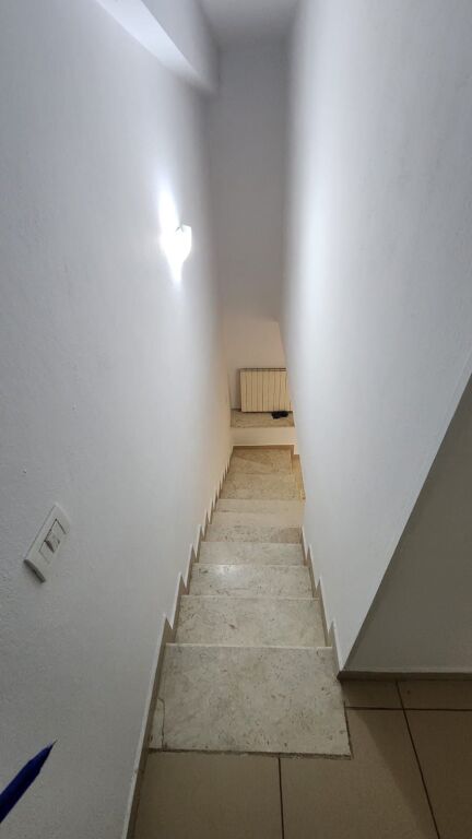 Duplex 2+1 me qira – pranë Kompleksit Grand, tregu elektrik !