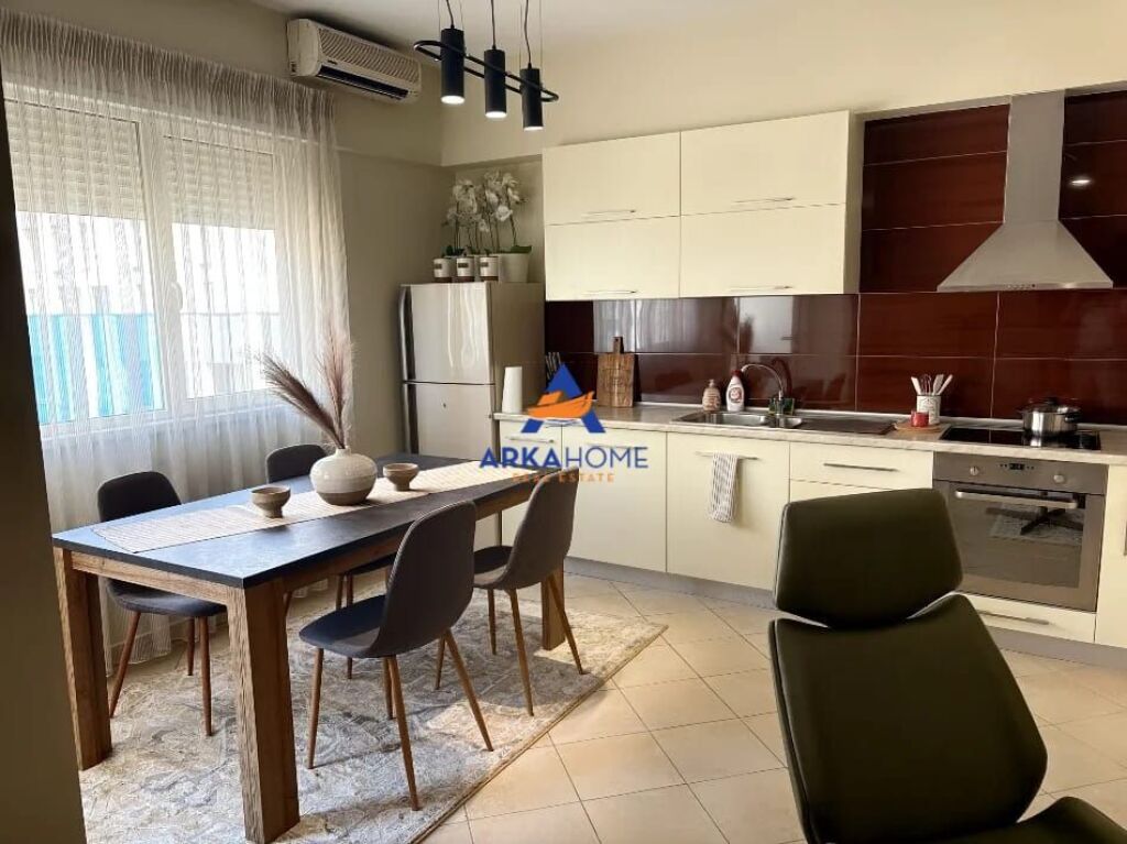 AFFITTASI APPARTAMENTO 1+1+BALCONE "KRISTAL CENTER, COMUNE DI PARIGI" 69.000 leke