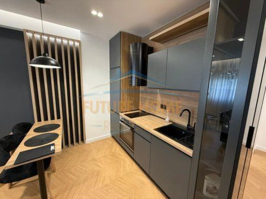 Shitet, Apartament 1+1, Kopshti Zoologjik, Tiranë.