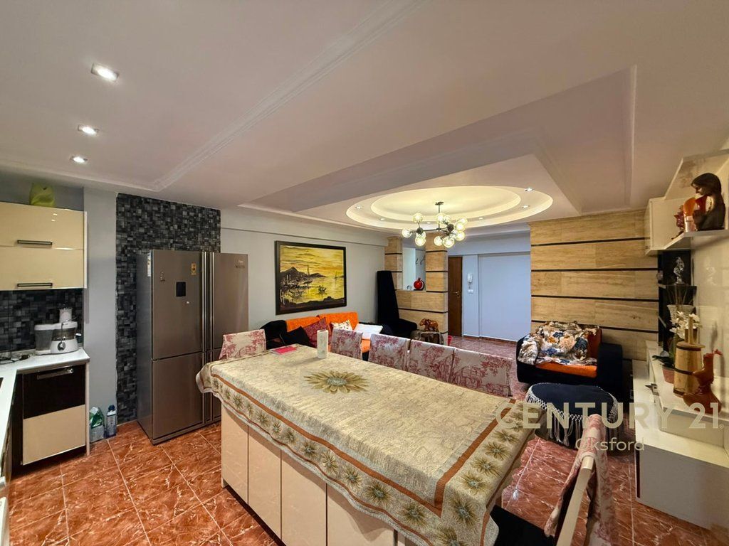 OKAZION!!! Apartament 2+1 per shitje buze rruges Dritan Hoxha