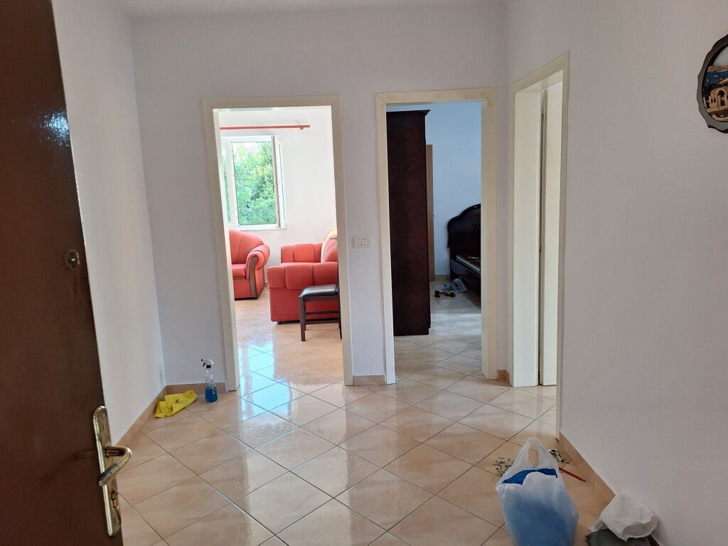Jepet me qera 2+1 mobiluar kat 3 brryli 40000 lek