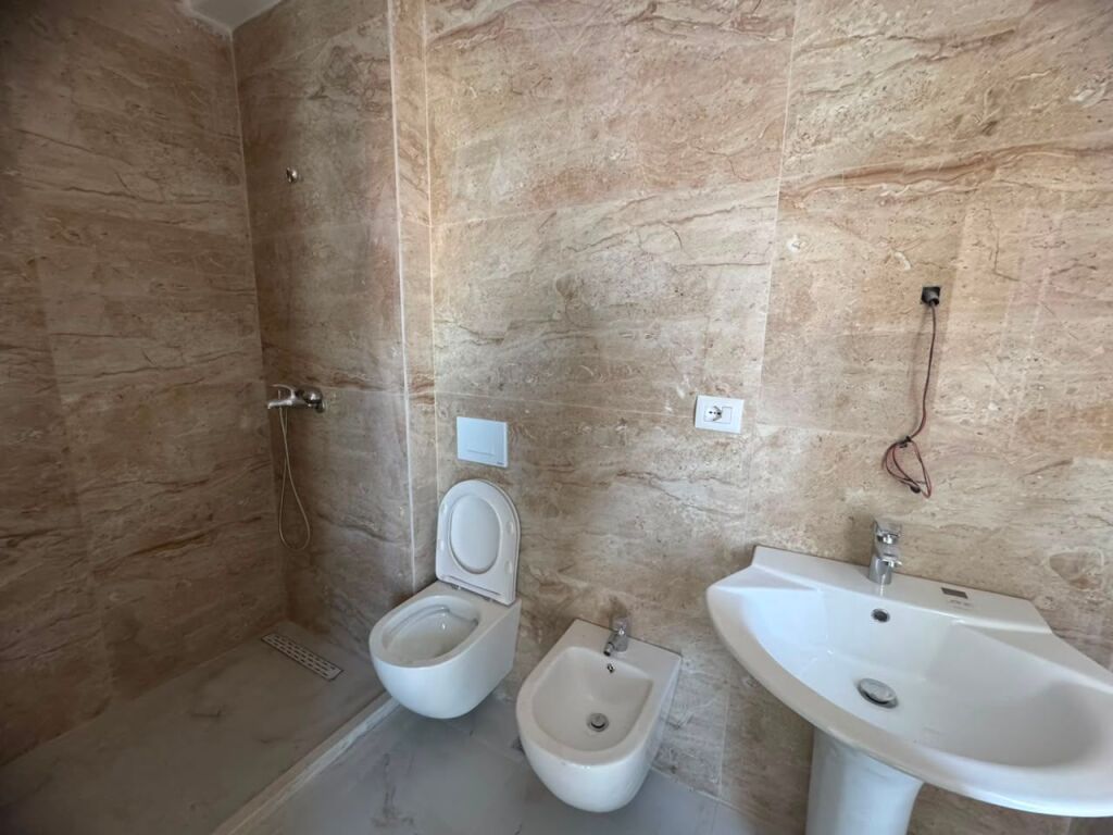 Shitet apartament 3+1+2 – Zogu i Zi (Kompleksi Sinani) !