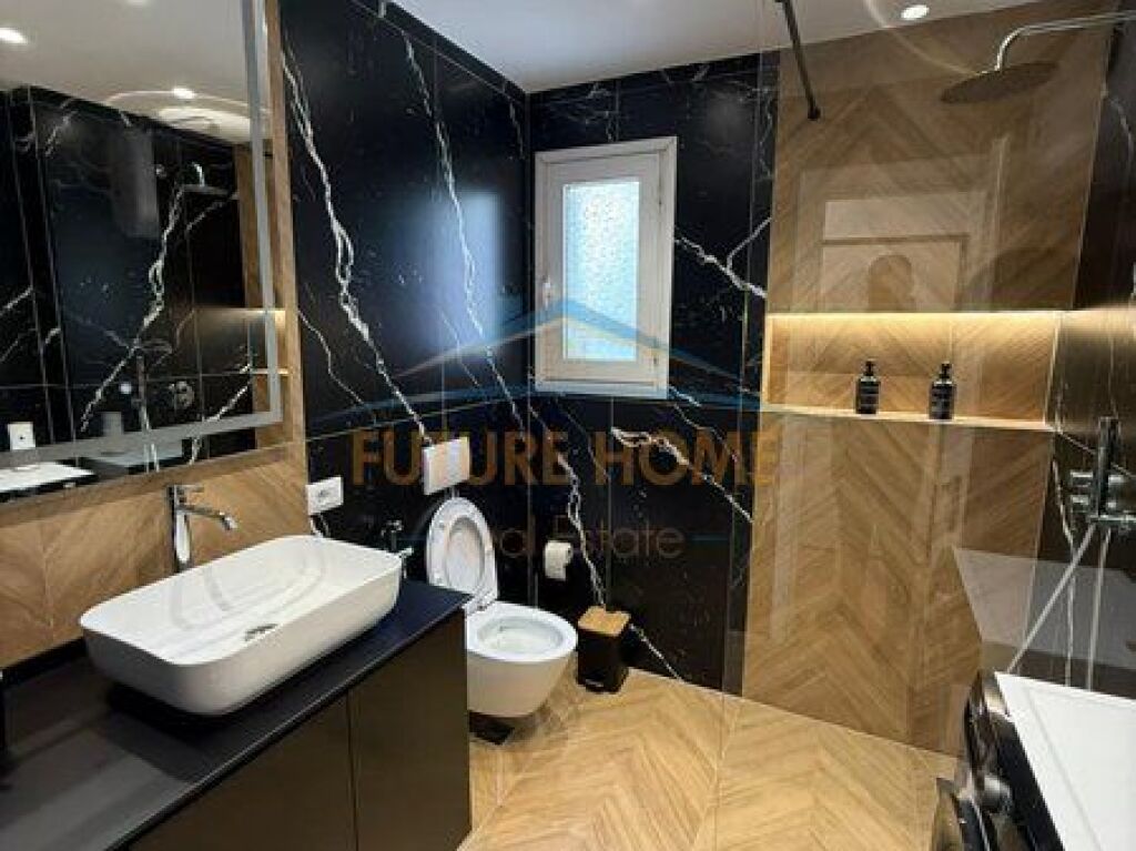 Shitet, Apartament 1+1, Kopshti Zoologjik, Tiranë.