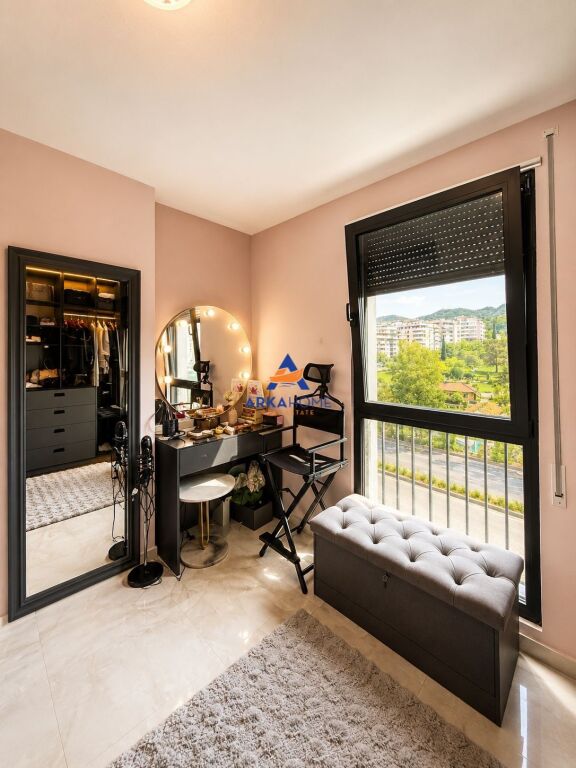 AFFITTASI APPARTAMENTO 1+1+BALCONE "COMPLESSO OLIMPICO, COMUNE DI PARIGI" 75000 LEKE