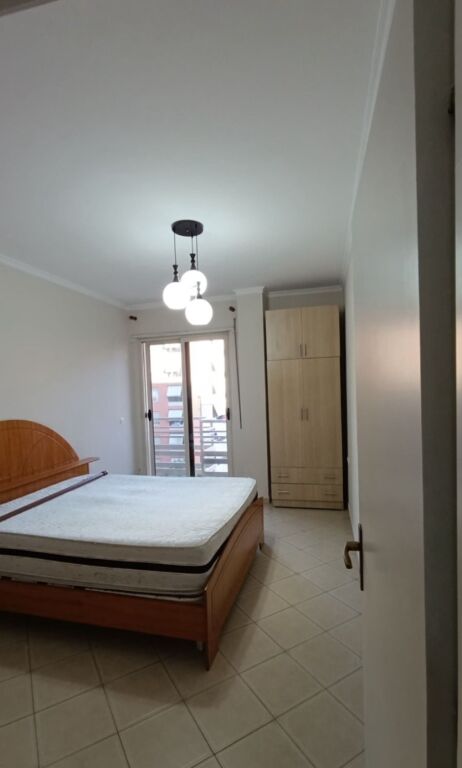 Jepet me qira apartament 1+1 tek rruga e Kavajes tek pasticeri Nela 500 mije leke te vjetra