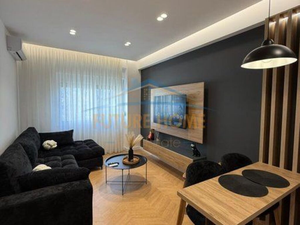 Shitet, Apartament 1+1, Kopshti Zoologjik, Tiranë.