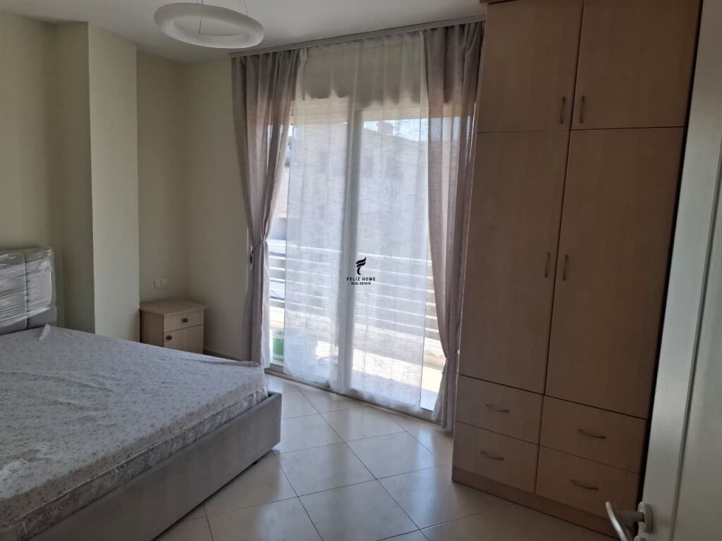 APARTAMENT ME QERA 1+1 ISH TREGU ELEKTRIK 50.000 LEKE FH-78722