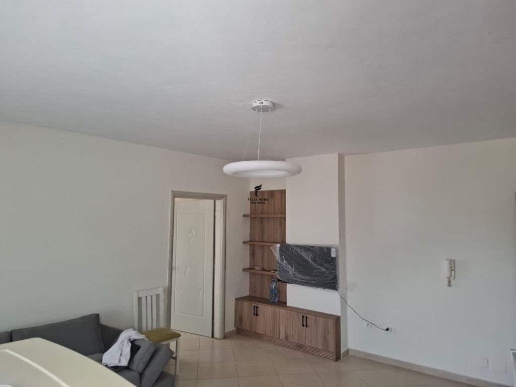 APARTAMENT ME QERA 1+1 ISH TREGU ELEKTRIK 50.000 LEKE FH-78722