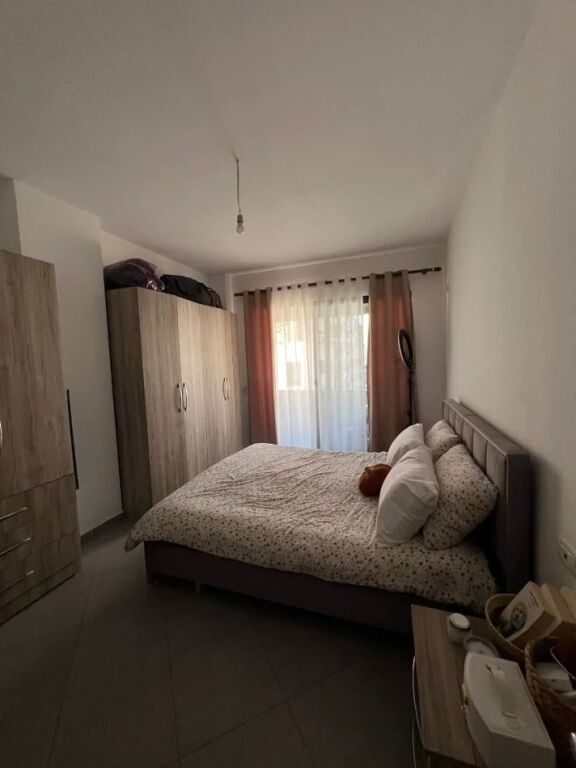 Jepet apartament 1+1 me qira tek Kompleksi Molla , Astir .