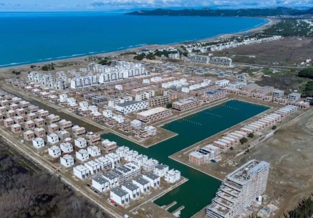 🏡 Shitet Apartament 1+1 – Gjiri i Lalzit, Turquoise Marina