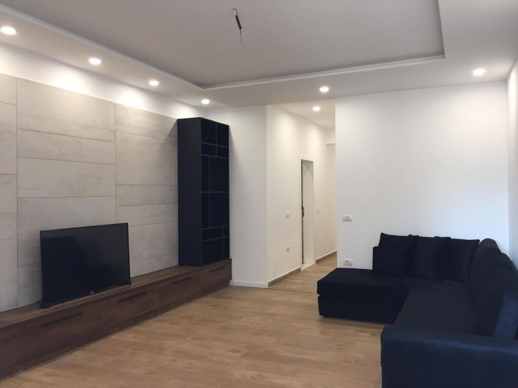 Appartamento in affitto 2+1+ bagno - 📍Via Irfan Tomini, di fronte al complesso Delijorgji 700 mila lek