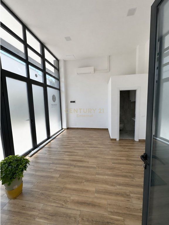 Pazari I Ri - Commercial Space for Rent 27m Floor 0 Building from 2025 Near the Red School