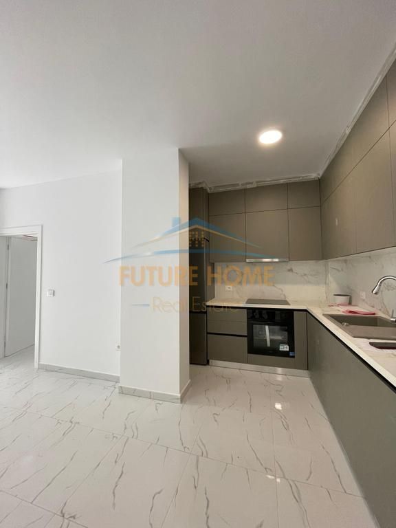 Affitto, Locale Commerciale, Comune di Parigi, Tirana. 800 €