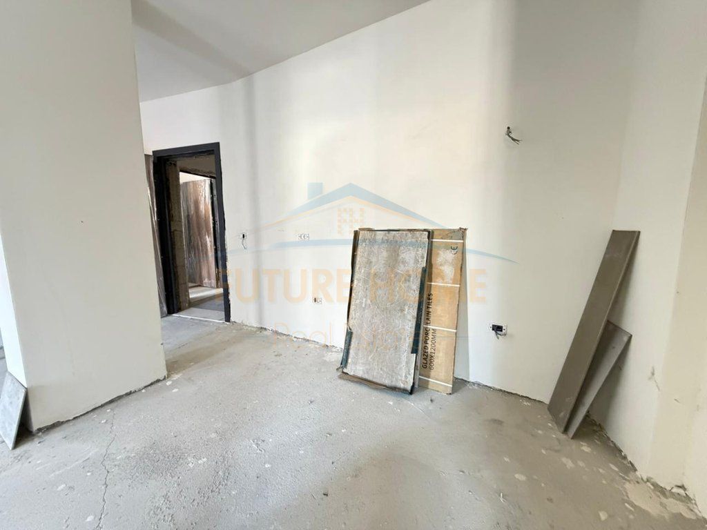 In vendita, Appartamento 1+1, presso il Complesso Grand, Tirana. 128.400 €