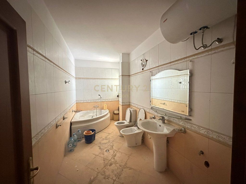 SHESIM 2 APARTAMENTE 2+1 DHE 1+1 DREJTORIA E POLICISE, DURRES !