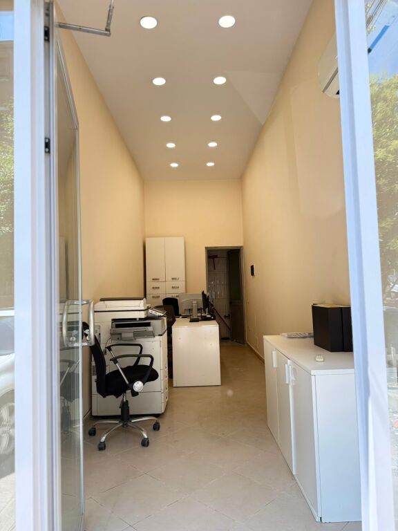 Shop for rent, last floor of new Tirana, 350 thousand lek