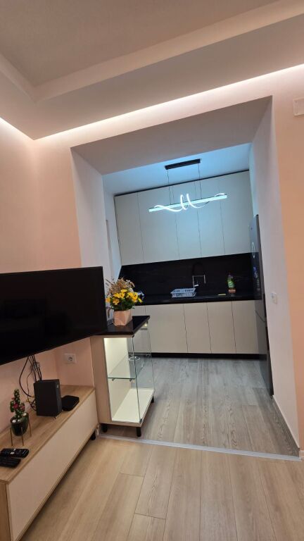 Jepet me qira apartament 1+1 – Rruga Cipajve, Vlorë