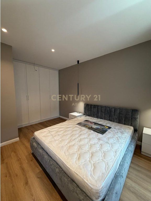 Shitet apartament 1+1 i mobiluar në Kompleksin Xheluks