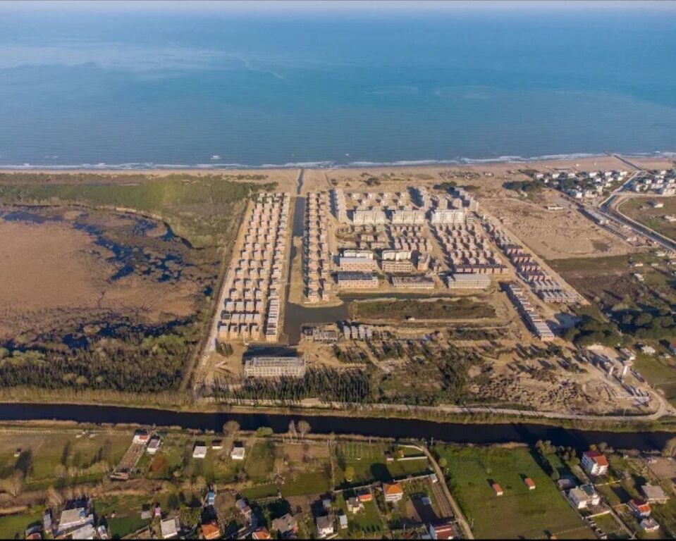 🏡 Shitet Apartament 1+1 – Gjiri i Lalzit, Turquoise Marina