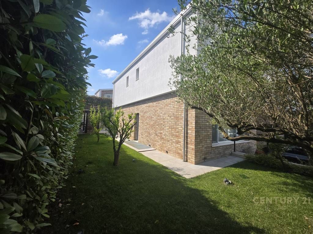 Villa with pool for rent in the Elysium Residence, Mjull-Bathore!